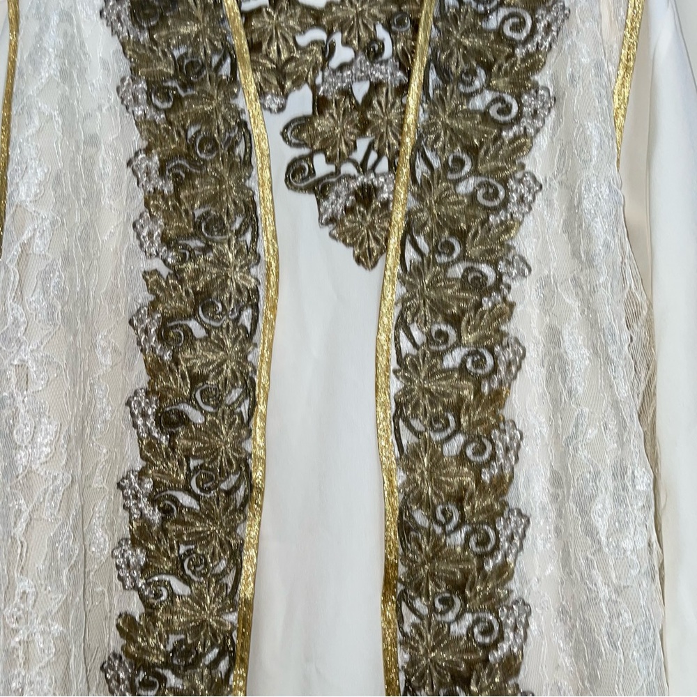 Elegant Morrocan, kaftan gown, white embroidered with gold, trim, dress and vest - Picture 2 of 14